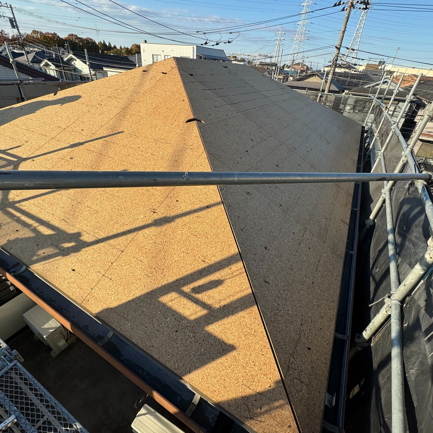 本日は、屋根のリフォームについてご紹介します！古くなったスレ